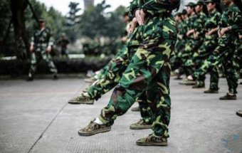挑戰(zhàn)教育“鐵軍”軍事訓練營